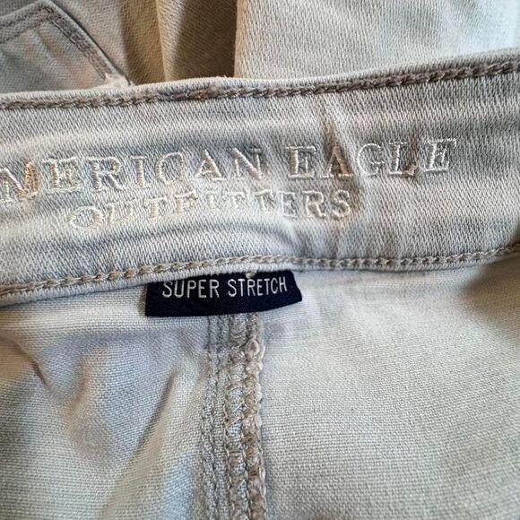 American Eagle Outfitters Women's High Rise Shortie Denim Light wash Blue Shorts - Picture 4 of 5